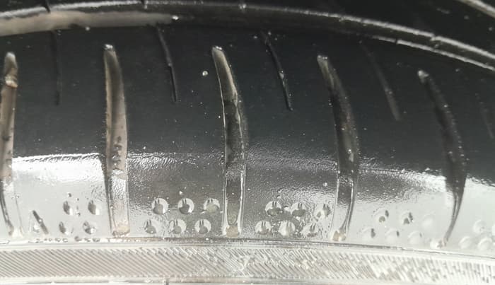 2013 Skoda Octavia ELEGANCE 2.0 TDI AT, Diesel, Automatic, 1,05,095 km, Right Rear Tyre Tread