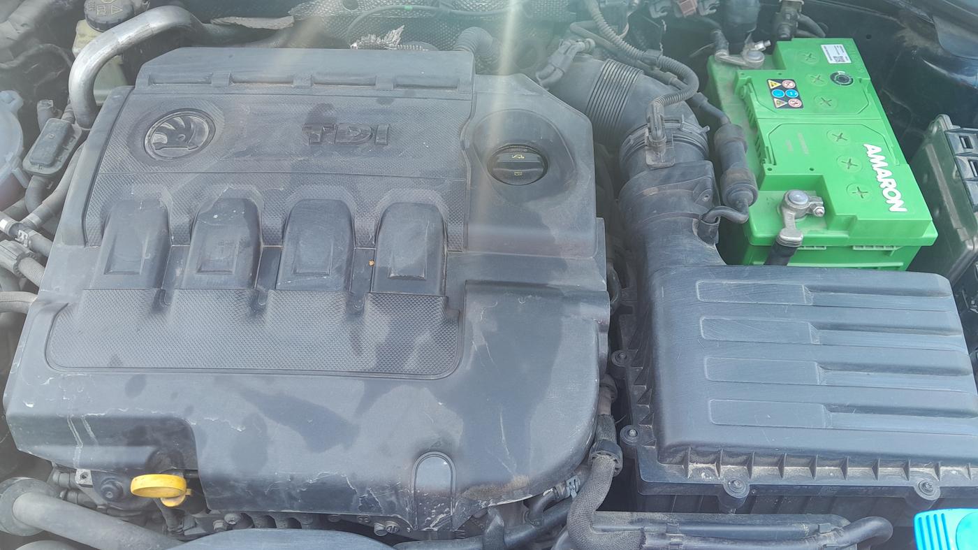 2013 Skoda Octavia ELEGANCE 2.0 TDI AT, Diesel, Automatic, 1,05,095 km, Engine View
