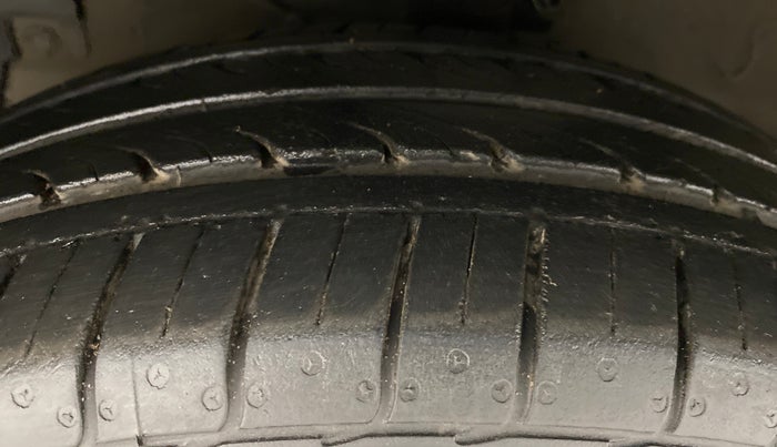 2018 Maruti Ciaz 1.5 SIGMA SHVS, Petrol, Manual, 26,968 km, Left Front Tyre Tread