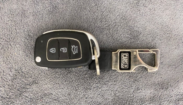 2020 Hyundai AURA S 1.2 CNG, CNG, Manual, 68,662 km, Key Close Up