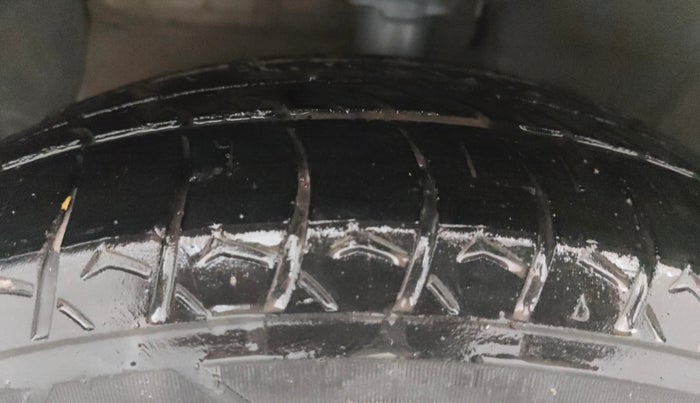 2019 Hyundai Grand i10 ASTA 1.2 KAPPA VTVT, CNG, Manual, 68,723 km, Left Front Tyre Tread