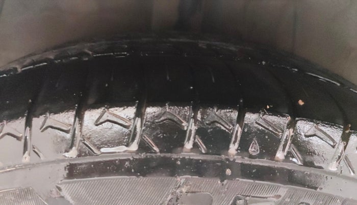 2019 Hyundai Grand i10 ASTA 1.2 KAPPA VTVT, CNG, Manual, 68,723 km, Right Rear Tyre Tread