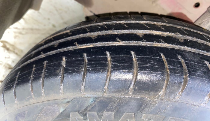 2016 Renault Kwid RXT 0.8, Petrol, Manual, 37,995 km, Left Front Tyre Tread