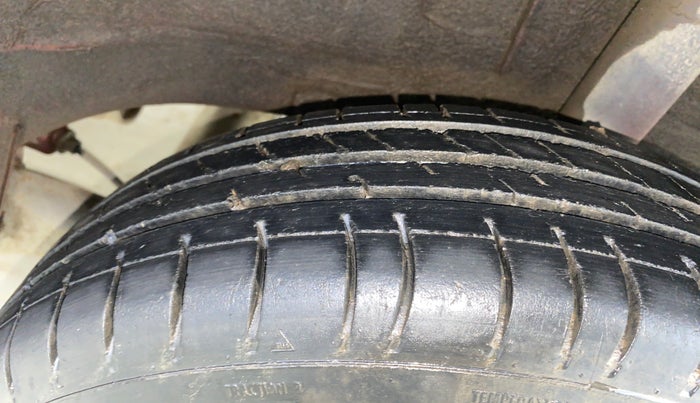 2016 Renault Kwid RXT 0.8, Petrol, Manual, 37,995 km, Left Rear Tyre Tread