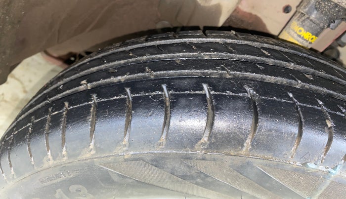 2016 Renault Kwid RXT 0.8, Petrol, Manual, 37,995 km, Right Front Tyre Tread