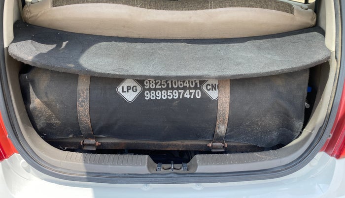 2016 Hyundai i10 MAGNA 1.1, CNG, Manual, 1,47,098 km, Boot Inside