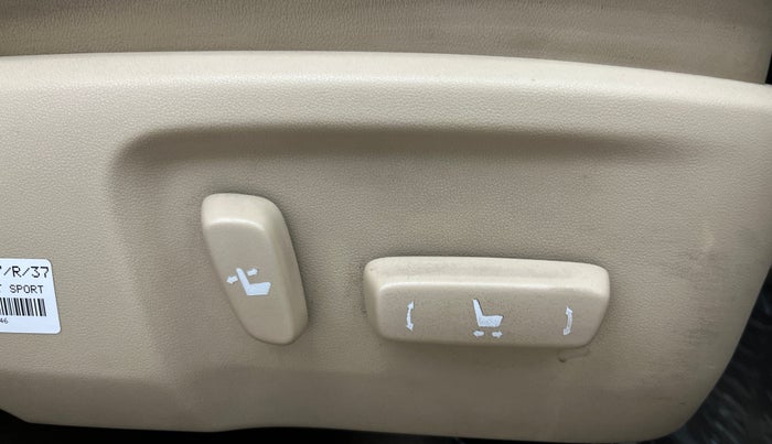 2018 Toyota YARIS VX CVT, Petrol, Automatic, 31,719 km, Driver Side Adjustment Panel