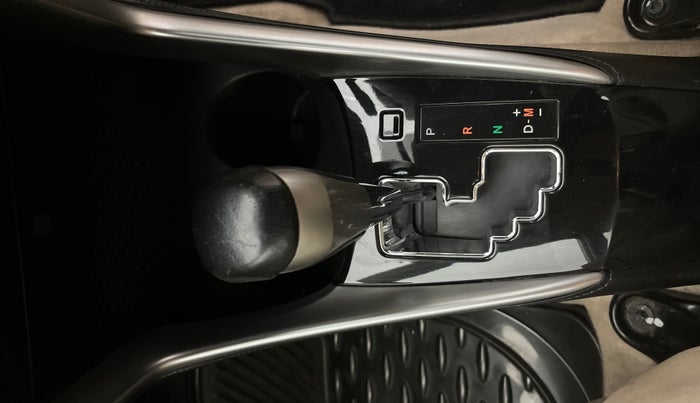 2018 Toyota YARIS VX CVT, Petrol, Automatic, 31,719 km, Gear Lever