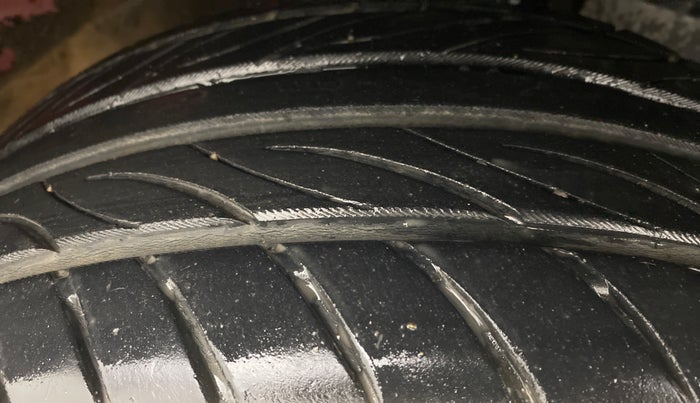 2016 Mahindra Kuv100 K8 D 6 STR, Diesel, Manual, 71,448 km, Right Front Tyre Tread