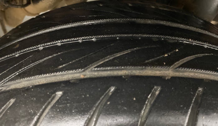 2016 Mahindra Kuv100 K8 D 6 STR, Diesel, Manual, 71,448 km, Left Rear Tyre Tread