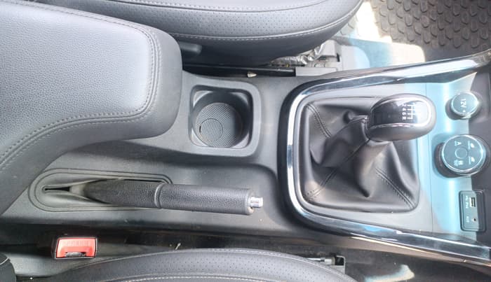 2017 Tata Hexa XT 4X4 7 STR, Diesel, Manual, 1,26,306 km, Gear Lever