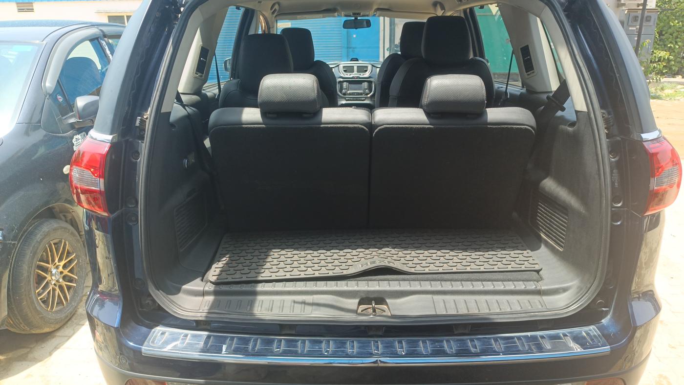 2017 Tata Hexa XT 4X4 7 STR, Diesel, Manual, 1,26,372 km, Boot Inside