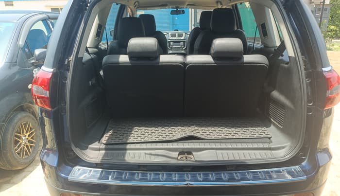 2017 Tata Hexa XT 4X4 7 STR, Diesel, Manual, 1,26,306 km, Boot Inside