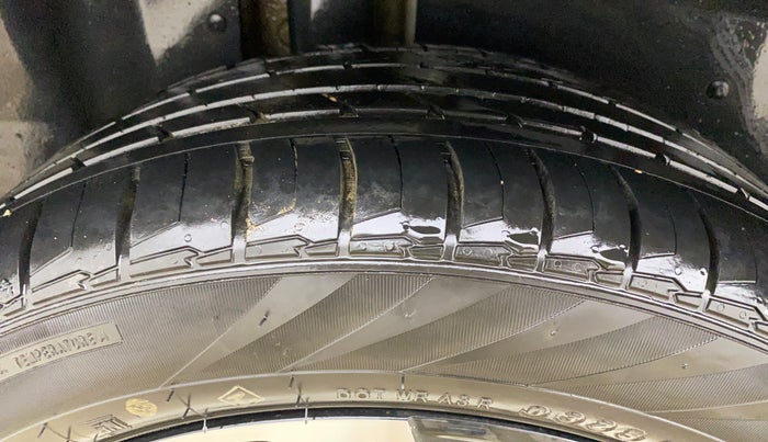 2023 MG HECTOR PLUS SHARP PRO 1.5 PETROL TURBO CVT 7 STR, Petrol, Automatic, 49,775 km, Right Rear Tyre Tread