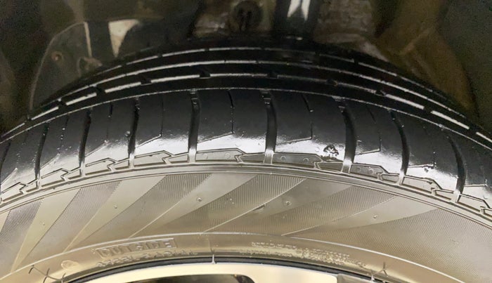 2023 MG HECTOR PLUS SHARP PRO 1.5 PETROL TURBO CVT 7 STR, Petrol, Automatic, 49,775 km, Left Front Tyre Tread