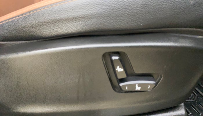 2023 MG HECTOR PLUS SHARP PRO 1.5 PETROL TURBO CVT 7 STR, Petrol, Automatic, 49,775 km, Driver Side Adjustment Panel