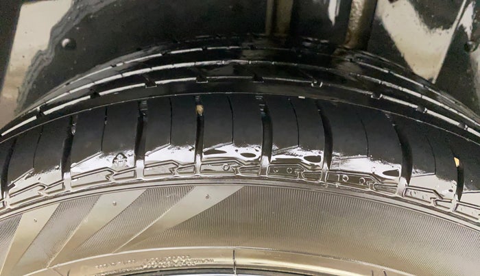 2023 MG HECTOR PLUS SHARP PRO 1.5 PETROL TURBO CVT 7 STR, Petrol, Automatic, 49,775 km, Left Rear Tyre Tread