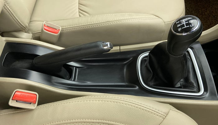 2021 Maruti Ciaz ALPHA 1.5 MT VTVT SHVS, Petrol, Manual, 13,554 km, Gear Lever