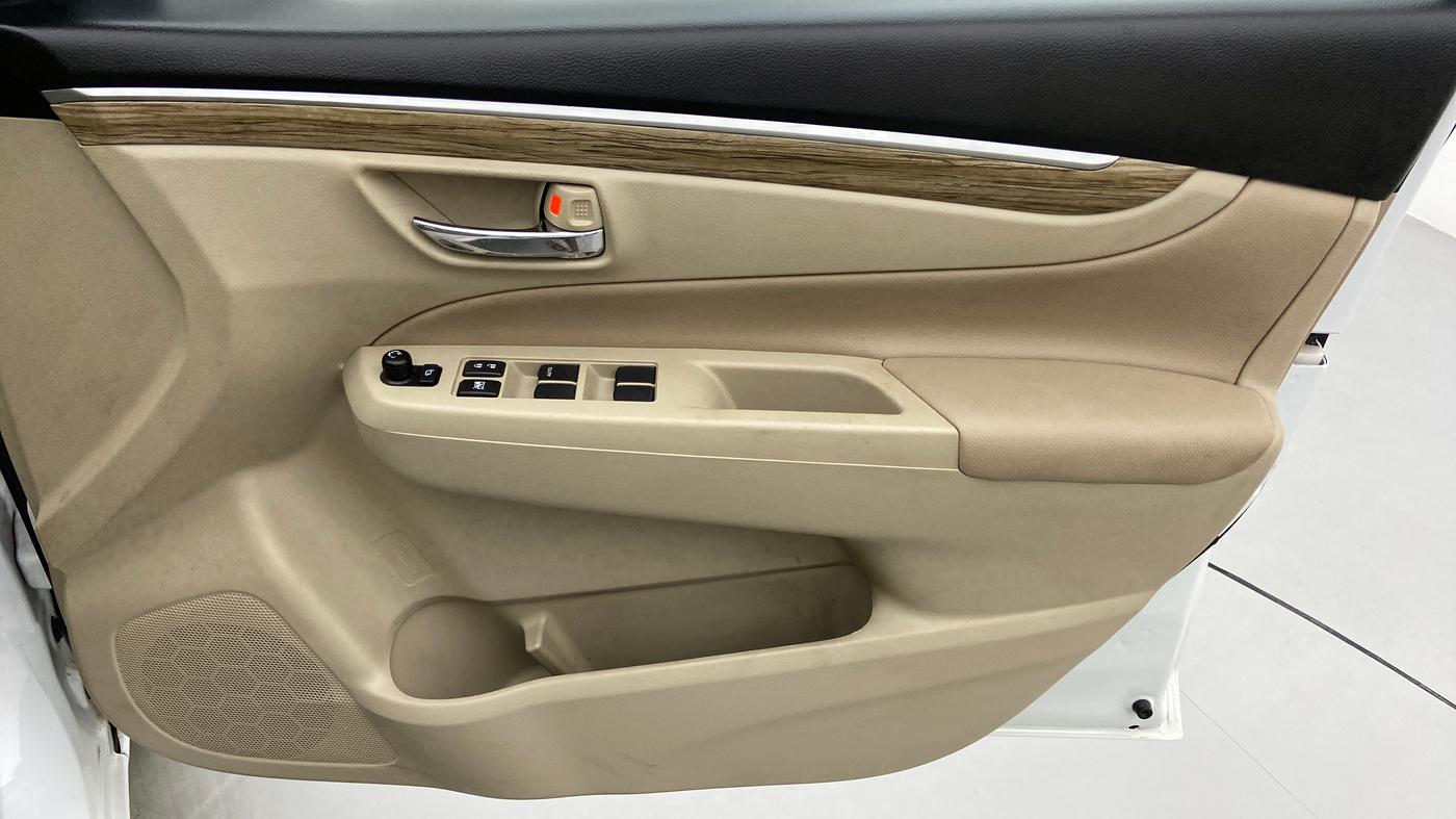 2021 Maruti Ciaz ALPHA 1.5 MT VTVT SHVS, Petrol, Manual, 13,554 km, Driver Side Door Panels Control