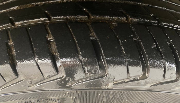 2019 Renault Kwid RXT 1.0 AMT (O), Petrol, Automatic, 40,558 km, Left Front Tyre Tread