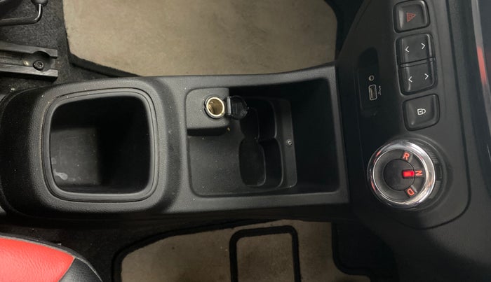 2019 Renault Kwid RXT 1.0 AMT (O), Petrol, Automatic, 40,558 km, Gear Lever