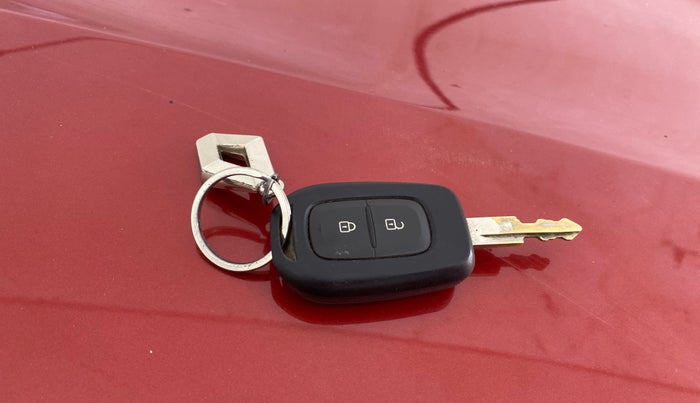 2019 Renault Kwid RXT 1.0 AMT (O), Petrol, Automatic, 40,558 km, Key Close Up