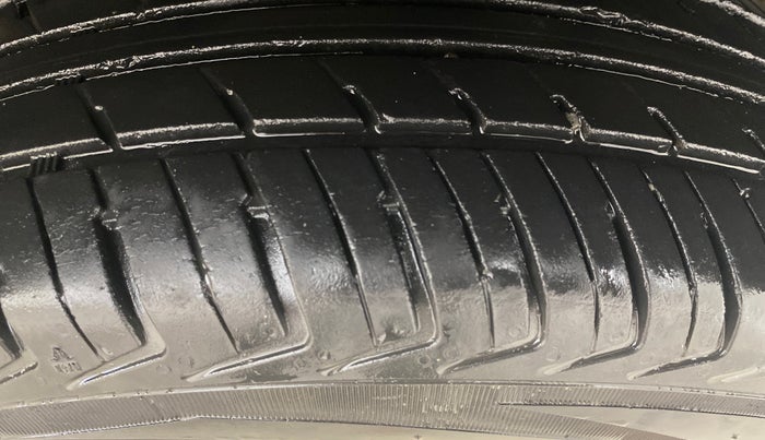 2019 Renault Kwid RXT 1.0 AMT (O), Petrol, Automatic, 40,558 km, Left Rear Tyre Tread