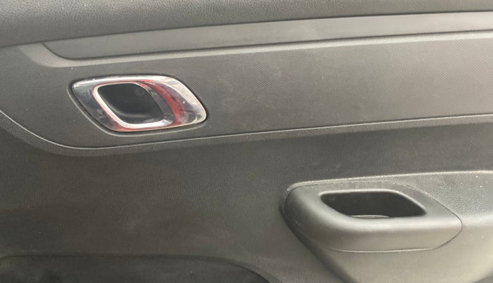 2019 Renault Kwid RXT 1.0 AMT (O), Petrol, Automatic, 40,558 km, Driver Side Door Panels Control