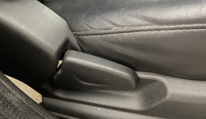 2019 Renault Kwid RXT 1.0 AMT (O), Petrol, Automatic, 40,558 km, Driver Side Adjustment Panel