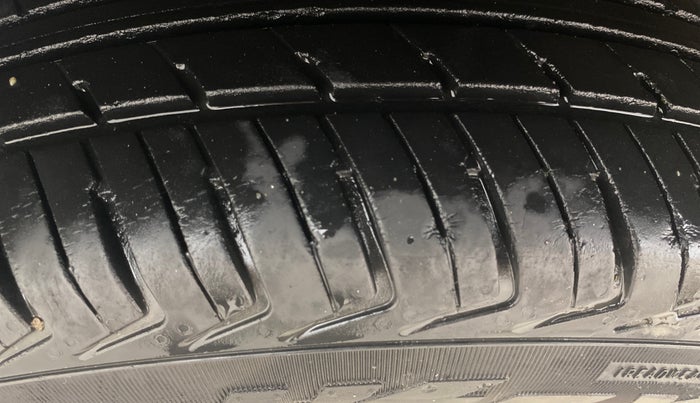 2019 Renault Kwid RXT 1.0 AMT (O), Petrol, Automatic, 40,558 km, Right Rear Tyre Tread