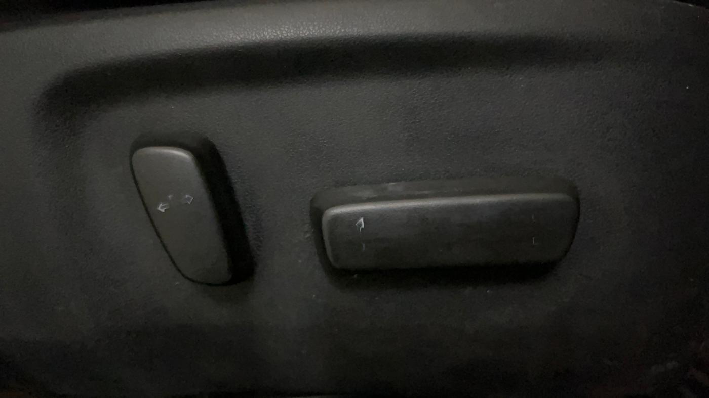 2018 Toyota Fortuner 2.8 4X2 MT, Diesel, Manual, 1,58,640 km, Driver Side Adjustment Panel