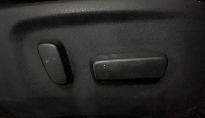 2018 Toyota Fortuner 2.8 4X2 MT, Diesel, Manual, 1,58,246 km, Driver Side Adjustment Panel