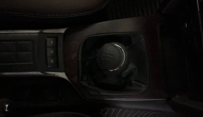 2018 Toyota Fortuner 2.8 4X2 MT, Diesel, Manual, 1,58,246 km, Gear Lever