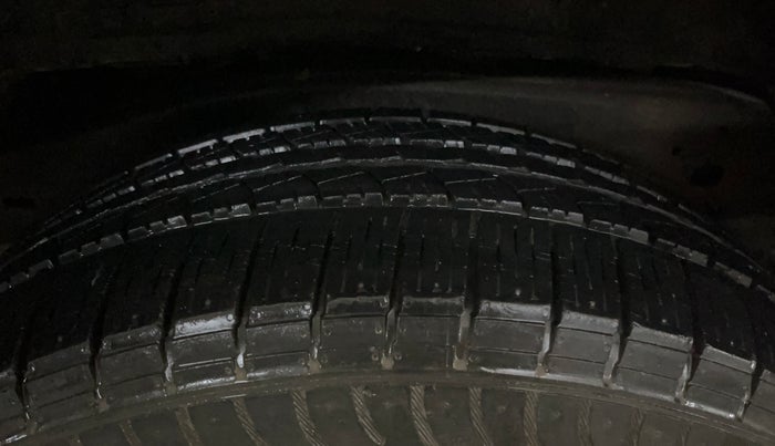 2018 Toyota Fortuner 2.8 4X2 MT, Diesel, Manual, 1,58,246 km, Right Rear Tyre Tread