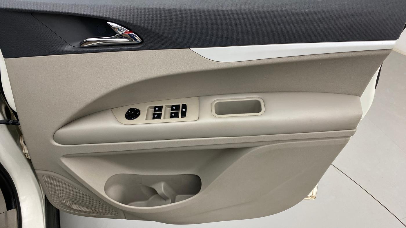 2018 Mahindra MARAZZO M8 7 STR, Diesel, Manual, 76,574 km, Driver Side Door Panels Control