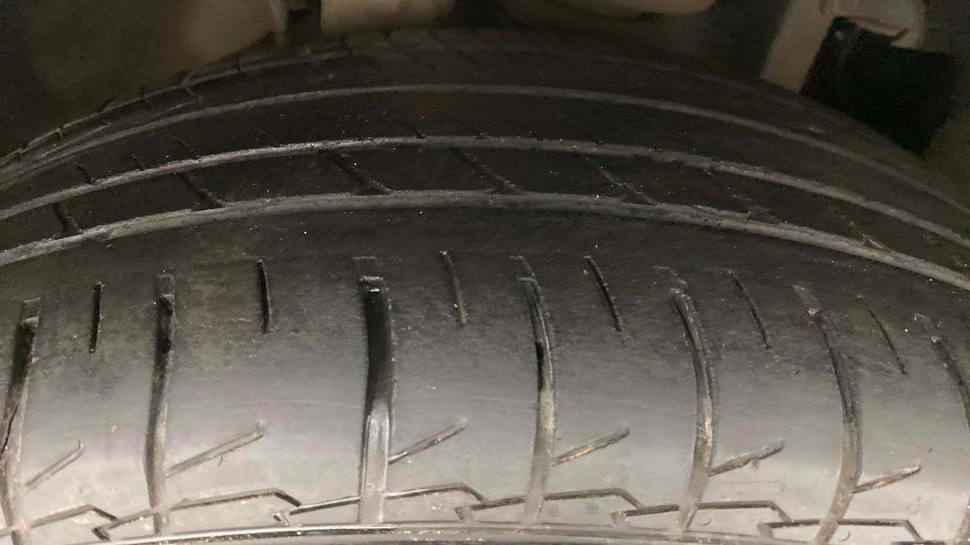 2018 Mahindra MARAZZO M8 7 STR, Diesel, Manual, 76,574 km, Right Front Tyre Tread