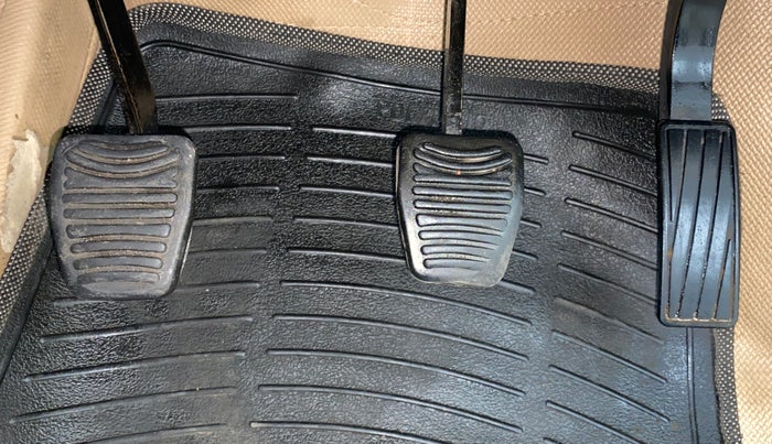 2018 Mahindra MARAZZO M8 7 STR, Diesel, Manual, 76,574 km, Pedals