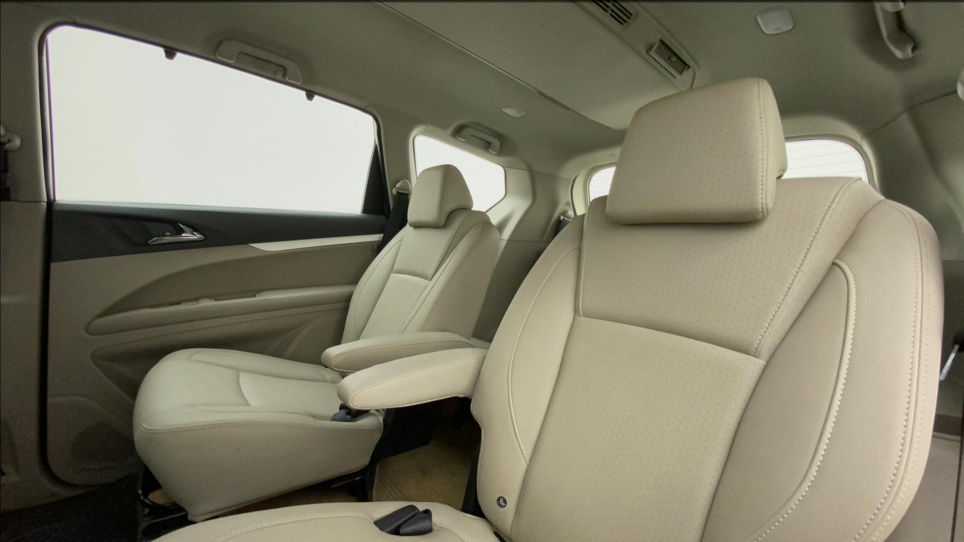 2018 Mahindra MARAZZO M8 7 STR, Diesel, Manual, 76,574 km, Right Side Rear Door Cabin