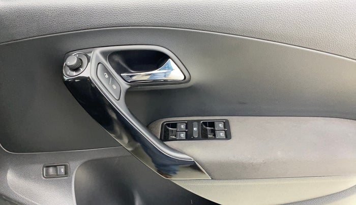 2017 Skoda Rapid AMBITION 1.6 MPI MT, Petrol, Manual, 84,228 km, Driver Side Door Panels Control