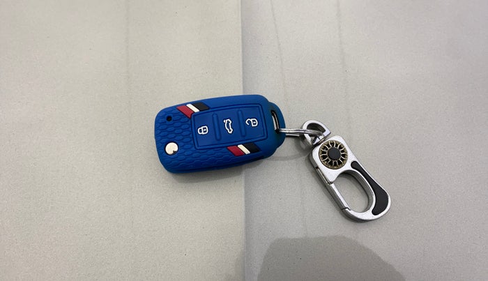 2017 Skoda Rapid AMBITION 1.6 MPI MT, Petrol, Manual, 84,228 km, Key Close Up