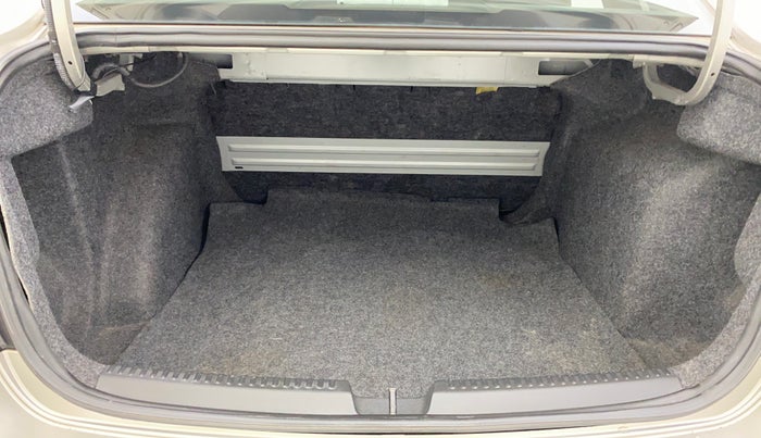 2017 Skoda Rapid AMBITION 1.6 MPI MT, Petrol, Manual, 84,228 km, Boot Inside