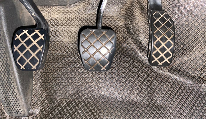 2017 Skoda Rapid AMBITION 1.6 MPI MT, Petrol, Manual, 84,228 km, Pedals