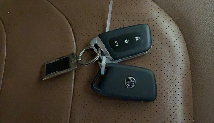 2023 MG HECTOR PLUS Sharp Pro 1.5 Turbo Petrol CVT 6 STR, Petrol, Automatic, 46,361 km, Key Close Up