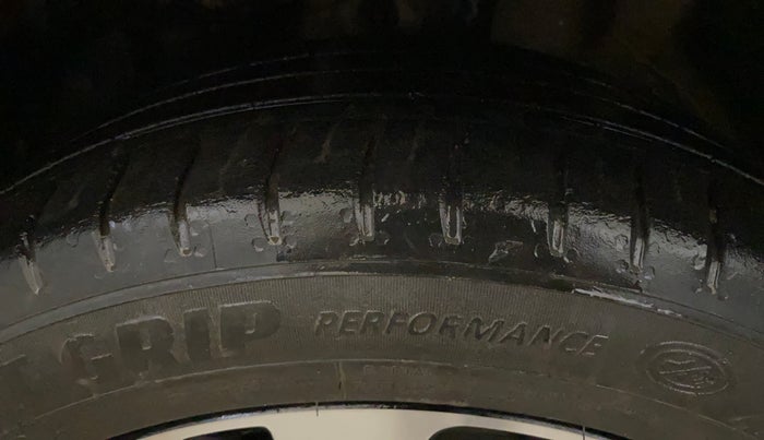 2023 MG HECTOR PLUS Sharp Pro 1.5 Turbo Petrol CVT 6 STR, Petrol, Automatic, 46,361 km, Left Front Tyre Tread