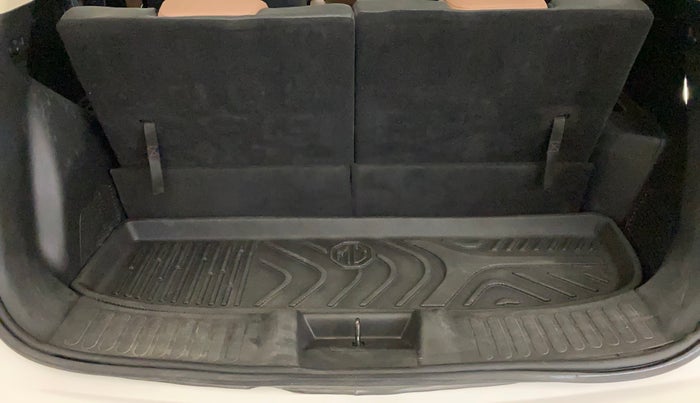 2023 MG HECTOR PLUS Sharp Pro 1.5 Turbo Petrol CVT 6 STR, Petrol, Automatic, 46,361 km, Boot Inside