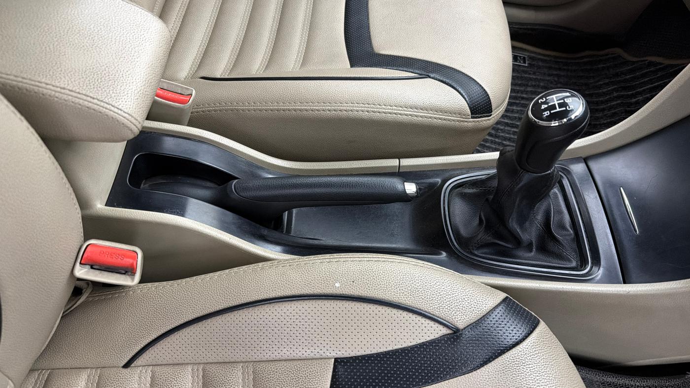 2018 Maruti Ciaz SIGMA 1.4 MT PETROL, Petrol, Manual, 66,660 km, Gear Lever