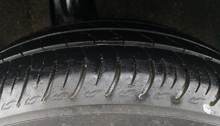 2019 Maruti Baleno DELTA PETROL 1.2, CNG, Manual, 37,070 km, Right Rear Tyre Tread