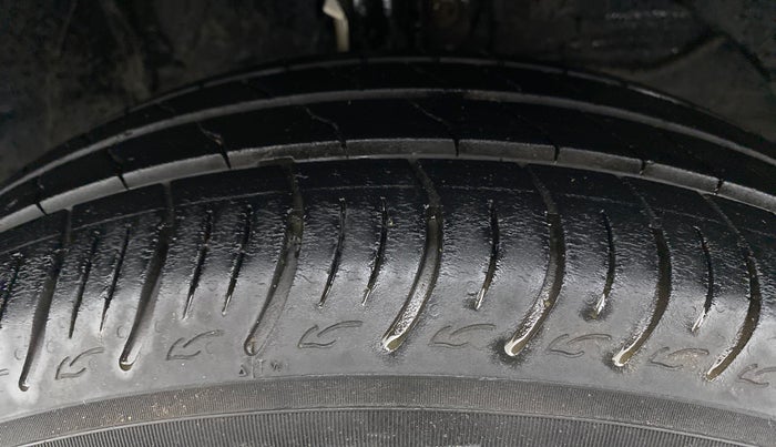 2019 Maruti Baleno DELTA PETROL 1.2, CNG, Manual, 37,070 km, Right Front Tyre Tread