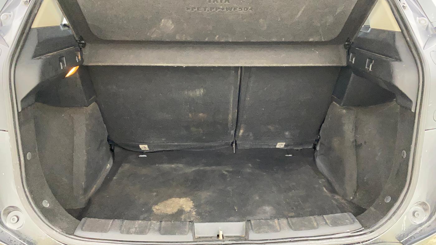 2018 Tata NEXON XZA PLUS DIESEL DUAL TONE, Diesel, Automatic, 1,34,209 km, Boot Inside