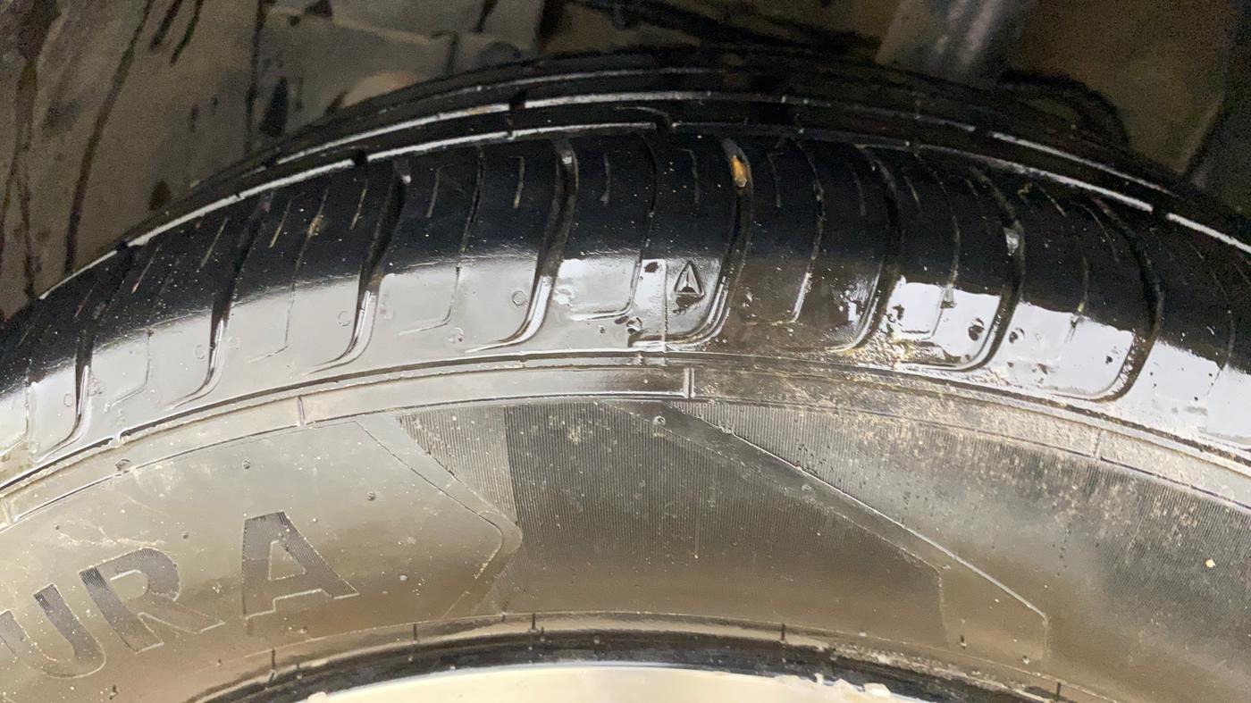 2018 Tata NEXON XZA PLUS DIESEL DUAL TONE, Diesel, Automatic, 1,34,209 km, Left Front Tyre Tread
